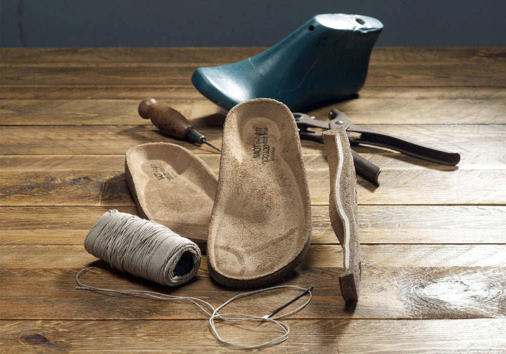 Naot Arataki Womens Closed Toe Orthotic Friendly Leather Flat Sandals
